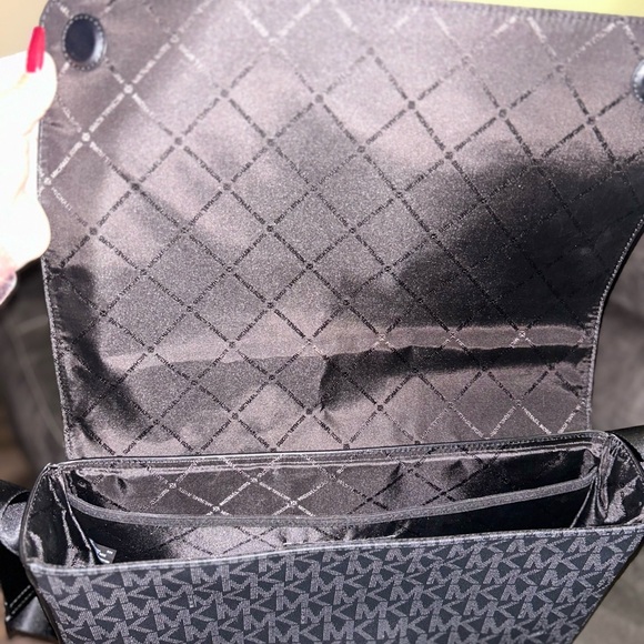 Michael Kors messenger bag - Picture 3 of 4